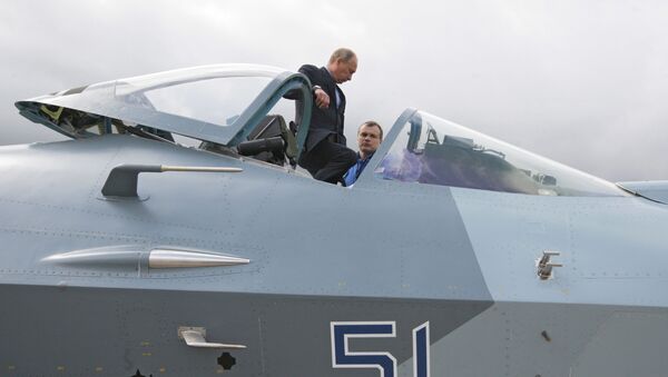 Премьер-министр РФ Владимир Путин во время испытаний истребителя пятого поколения Т-50, 2010 год - اسپوتنیک افغانستان  