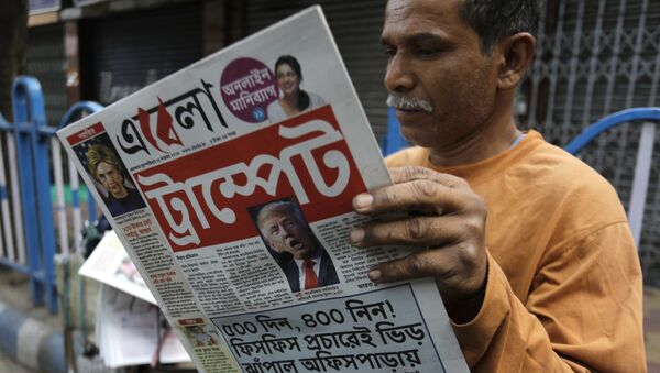 An Indian man reads a Bengali language newspaper that has the words 'Trumped headlined to refer to U.S President-elect Donald Trump's election victory in Kolkata, India, Thursday, Nov. 10, 2016 - اسپوتنیک افغانستان  