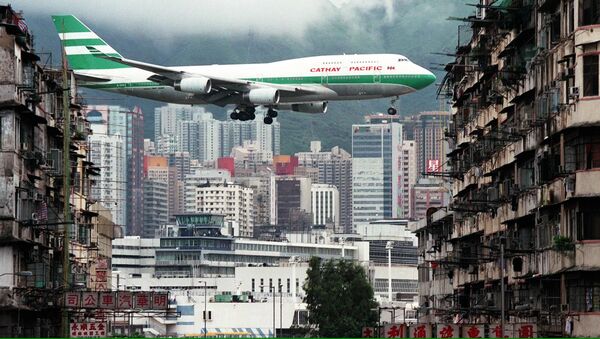 طیاره هنگام نشست درمیدان هوای هنگ کنگ کای تک - اسپوتنیک افغانستان  