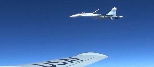 Сближение российского Су-27 с самолетом-разведчиком США RC-135U Сближение российского Су-27 с самолетом-разведчиком США RC-135U - اسپوتنیک افغانستان