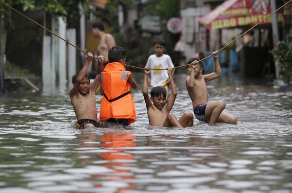 خیابان فیلیپین پس از طوفان - اسپوتنیک افغانستان  