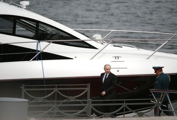 ولادیمیر پوتین رییس جمهور روسیه در  زور جشن  نیروی بحری روسیه پتربورگ - اسپوتنیک افغانستان  