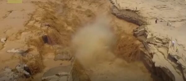 Aerial video: Flood hit Hukou Waterfall flows at 4,000 cubic meters per second Aerial video: Flood hit Hukou Waterfall flows at 4,000 cubic meters per second - اسپوتنیک افغانستان