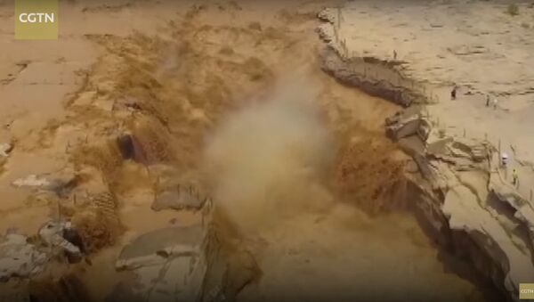 Aerial video: Flood hit Hukou Waterfall flows at 4,000 cubic meters per second - اسپوتنیک افغانستان  