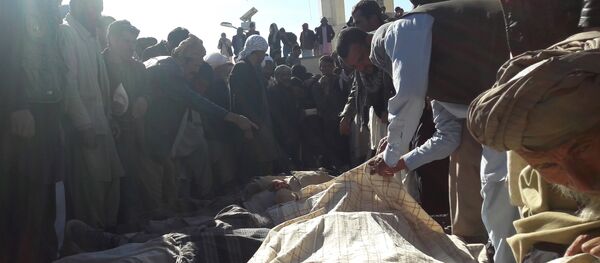 Afghan men gather around the bodies of civilians, including children who were killed by Islamic State militants in Ghor province on October 26, 2016 Afghan men gather around the bodies of civilians, including children who were killed by Islamic State militants in Ghor province on October 26, 2016 - اسپوتنیک افغانستان