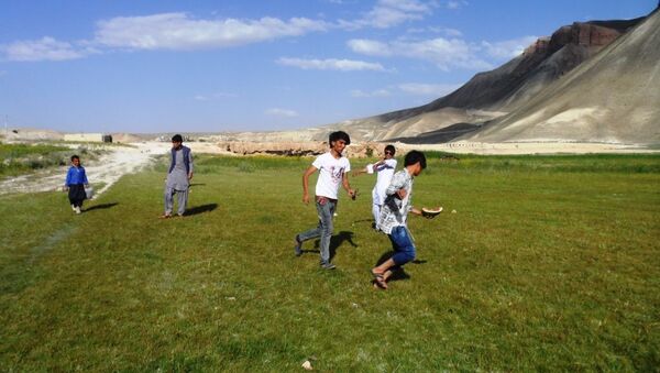 Дети играют в окрестностях цепочки озер Банди-Амир в Афганистане - اسپوتنیک افغانستان  