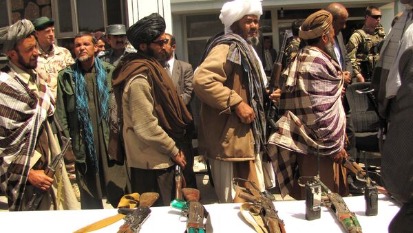 Former Taliban fighters line up to handover their Rifles - اسپوتنیک افغانستان  