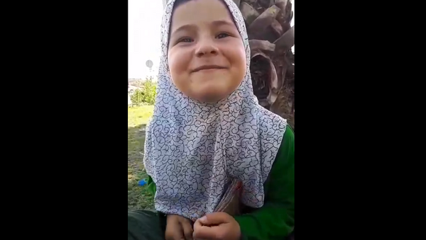 ستایش شش ساله: «کار میکنم تا کراه خانه را بدهیم» - اسپوتنیک افغانستان  