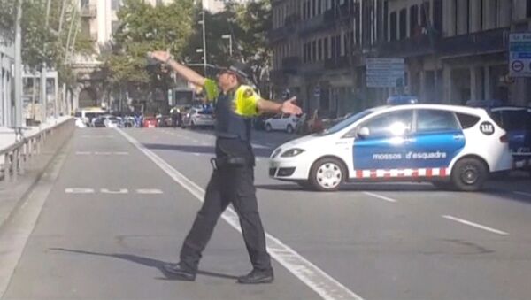 Полиция на месте наезда автомобиля на людей в Барселоне, Испания - اسپوتنیک افغانستان  
