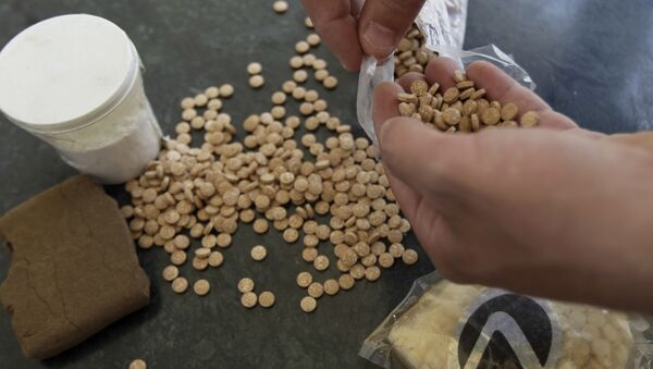 Captagon pills displayed along with a cup of cocaine and hashish (File) - اسپوتنیک افغانستان  