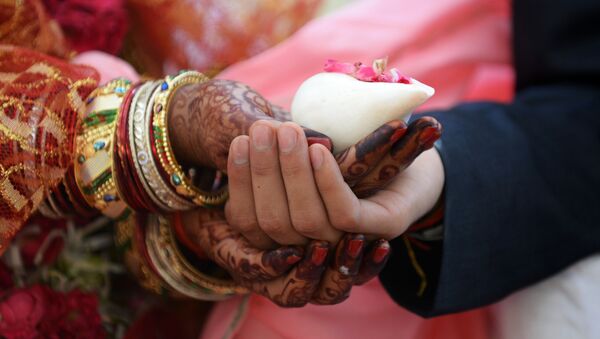 ازدواج عجیب جوان هندی با نامزد مرده اش + ویدیو - اسپوتنیک افغانستان  