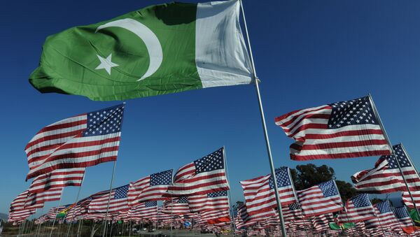 The flag of Pakistan and American flags (File) - اسپوتنیک افغانستان  