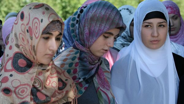 Девушки на акции Как должна одеваться чеченская женщина в Грозном - اسپوتنیک افغانستان  
