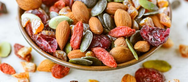 صادرات میوه خشک افغانستان به نام محصولات پاکستان به سایر کشورها - اسپوتنیک افغانستان  