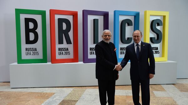 Премьер-министр Индии Нарендра Моди и президент России Владимир Путин на церемонии приветствия лидеров БРИКС - اسپوتنیک افغانستان  