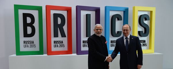 Премьер-министр Индии Нарендра Моди и президент России Владимир Путин на церемонии приветствия лидеров БРИКС - اسپوتنیک افغانستان  