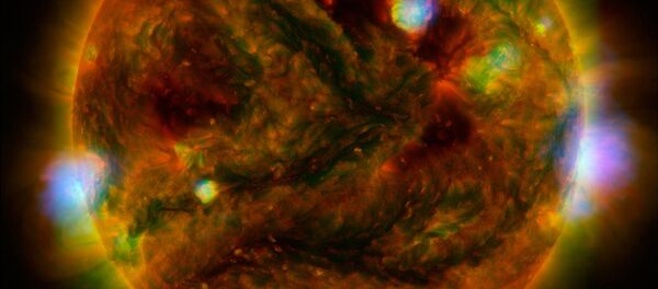 دانشمندان: فلش های روی آفتاب خطوط میدان مقناطیسی زمین را می سوزاند دانشمندان: فلش های روی آفتاب خطوط میدان مقناطیسی زمین را می سوزاند - اسپوتنیک افغانستان