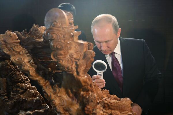 ولادیمیر پوتین رئیس جمهور روسیه در نمایشگاه میراث فرهنگی چین - اسپوتنیک افغانستان  