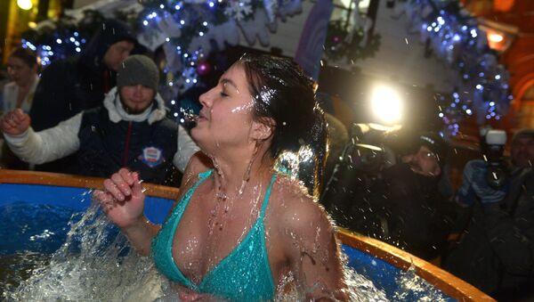 During traditional Epiphany bathing in Moscow's central Revolution Square - اسپوتنیک افغانستان  