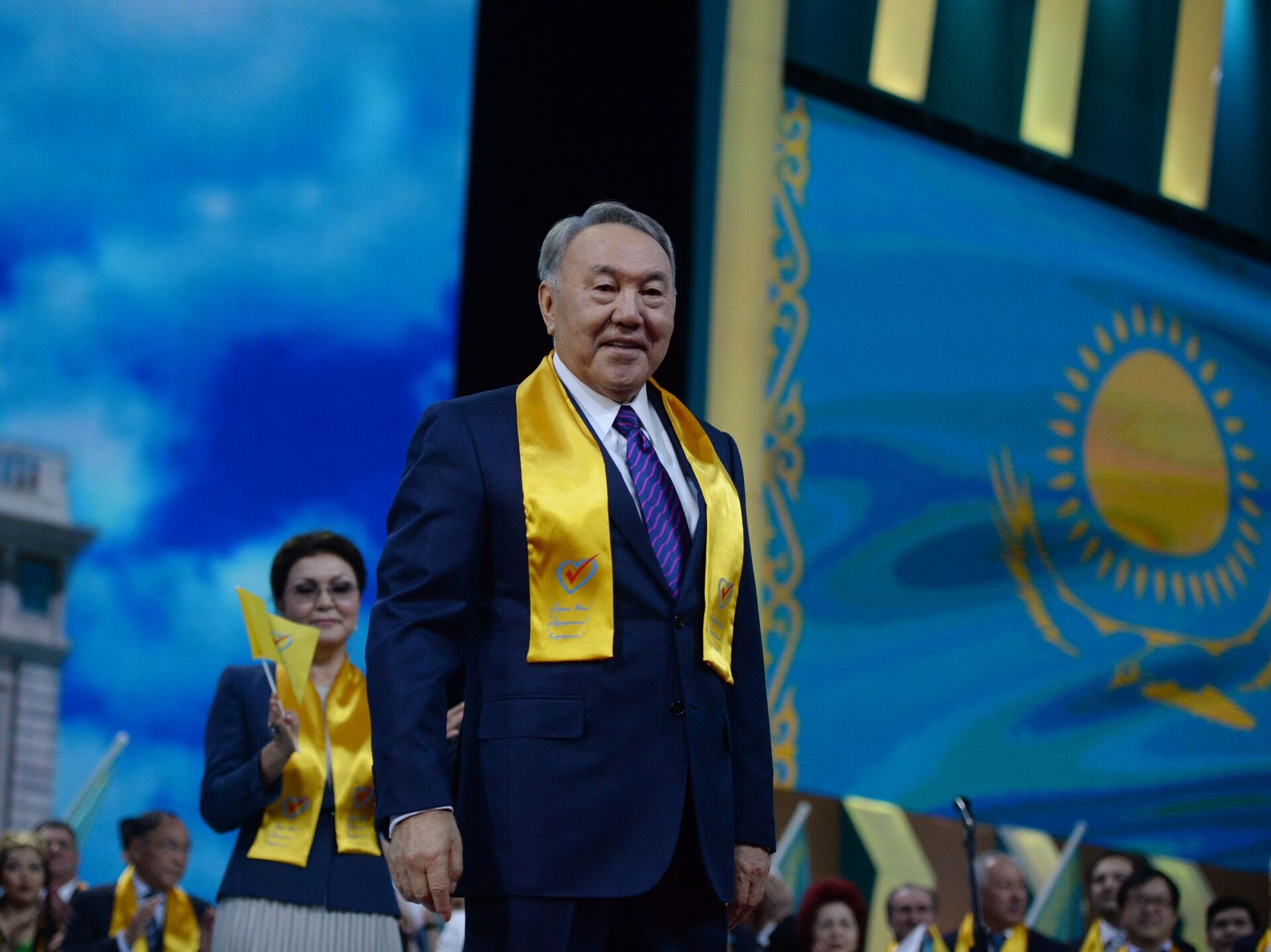 Как зовут 1 президента. Елбасы. Эпоха Назарбаева. Казахстан Нурсултан.