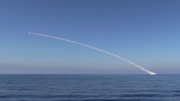 Запуск крылатой ракеты Калибр по объектам Исламского государства (ИГ, запрещена в РФ) в Сирии - اسپوتنیک افغانستان  