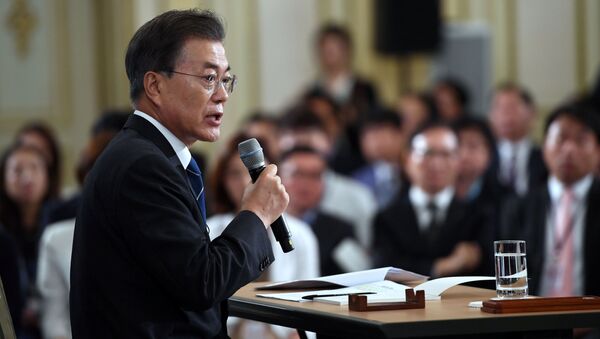 Президент Южной Кореи Мун Чжэ Ин выступает во время пресс-конференции, посвященной его первым 100 дням правления в Сеуле - اسپوتنیک افغانستان  