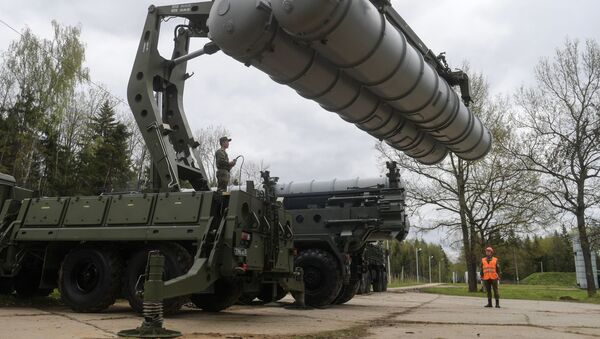 Перезарядка зенитного ракетного комплекса С-400 Триумф во время учений в Московской области - اسپوتنیک افغانستان  