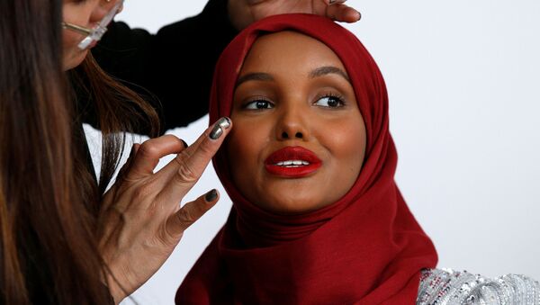 Первая модель в хиджабе и беженка Халима Аден во время съемок в Нью-Йорке, США - اسپوتنیک افغانستان  