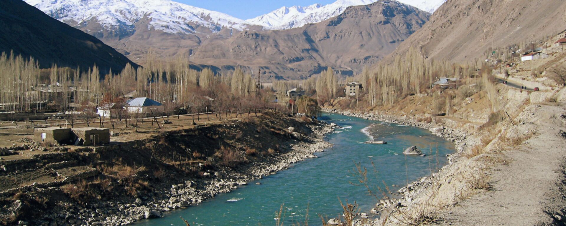 Река Пяндж на границе Таджикистана с Афганистаном в горах Памира - اسپوتنیک افغانستان  , 1920, 19.05.2023