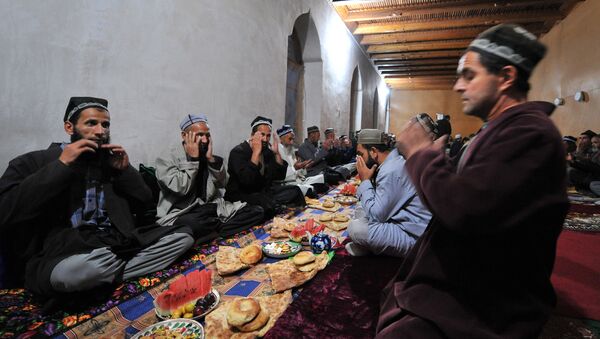 مجاز به گریه: مقامات تاجیکستان دستورالعملی برای عزاداری صادر کردند - اسپوتنیک افغانستان  