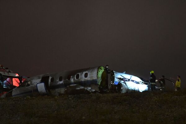 در نتیجه این حادثه یک نفر از سرنشینان این هواپیما کشته شده و ۲ نفر دیگر نیز زخمی شده اند. - اسپوتنیک افغانستان  