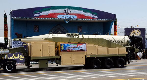 نمایش راکت بالستیک جدید ایران در رسم گذشت نظامی نیروهای مسلح ایران - اسپوتنیک افغانستان  