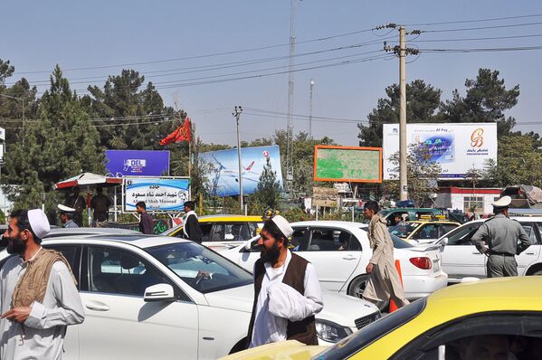 بعد از حمله بر میدان هوای کابل ترافیک ایجاد شد - اسپوتنیک افغانستان  