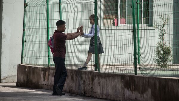 دختر چینایی پس از گیر کردن در کتاره مرد + عکس - اسپوتنیک افغانستان  