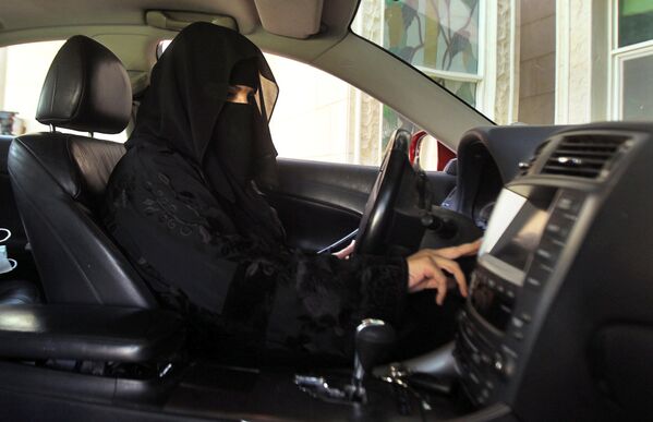 زن سعودی اجازه رانندگی را دارد - اسپوتنیک افغانستان  