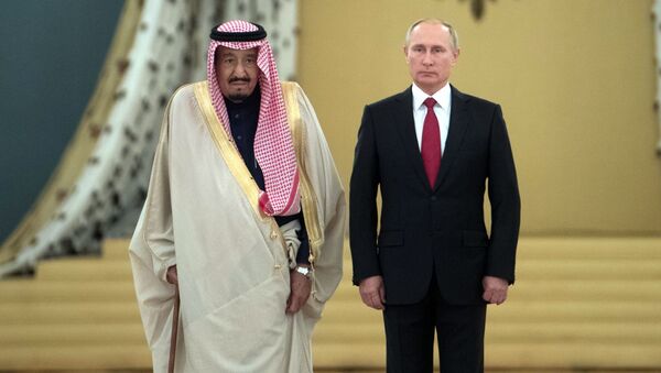 Президент РФ Владимир Путин и король Саудовской Аравии Сальман Бен Абдель Азиз Аль Сауд во время встречи - اسپوتنیک افغانستان  