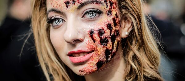 زامبی در پاریس! صدها نفر از مرده های زنده به شهر حمله کردند زامبی در پاریس! صدها نفر از مرده های زنده به شهر حمله کردند - اسپوتنیک افغانستان