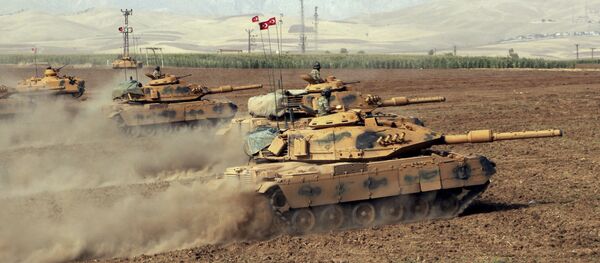 Турецкие танки на военных учениях Турции и Ирака на иракско-турецкой границе  - اسپوتنیک افغانستان  