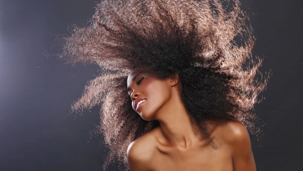 Портрет афроамериканской черной женщины с кудрявыми волосами - اسپوتنیک افغانستان  
