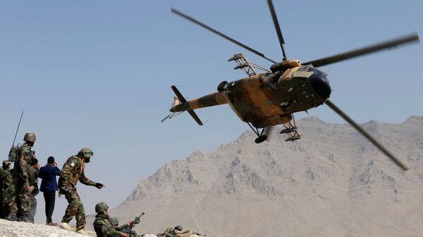 تخریب یک هلیکوپتر توسط نیروی هوایی افغانستان پس از نشست اضطراری  - اسپوتنیک افغانستان  