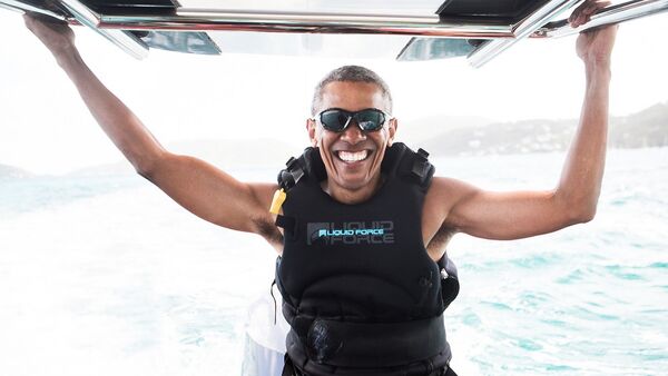 Former U.S. President Barack Obama sits on a boat during a kite surfing outing with British businessman Richard Branson during his holiday on Branson's Moskito island, in the British Virgin Islands - اسپوتنیک افغانستان  