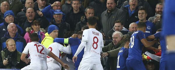 Everton, in blue, and Lyon players clash during a Group E Europa League soccer match between Everton F.C. and Olympique Lyon at Goodison Park Stadium, Liverpool, England Everton, in blue, and Lyon players clash during a Group E Europa League soccer match between Everton F.C. and Olympique Lyon at Goodison Park Stadium, Liverpool, England - اسپوتنیک افغانستان