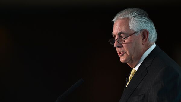Chairman and CEO of US oil and gas corporation ExxonMobil, Rex Tillerson, speaks during the 2015 Oil and Money conference in central London on October 7, 2015 - اسپوتنیک افغانستان  