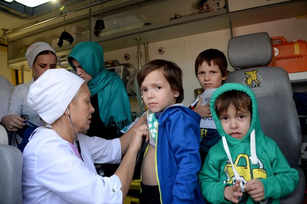 ساکنان چچن در یک دیدار از کودکان و زنان روس از سوریه - اسپوتنیک افغانستان  