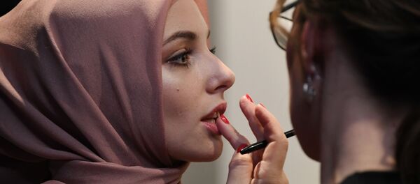 نمایش زنان نیمه برهنه در مدینه منوره نمایش زنان نیمه برهنه در مدینه منوره - اسپوتنیک افغانستان