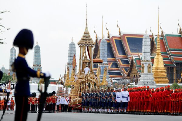 مراسم تشییع جنازه  پادشاه Phumipon Adulyadej در بانکوک، تایلند - اسپوتنیک افغانستان  