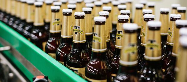 یک مرد امریکایی خودش را در یخچال بیر قفل کرد یک مرد امریکایی خودش را در یخچال بیر قفل کرد - اسپوتنیک افغانستان