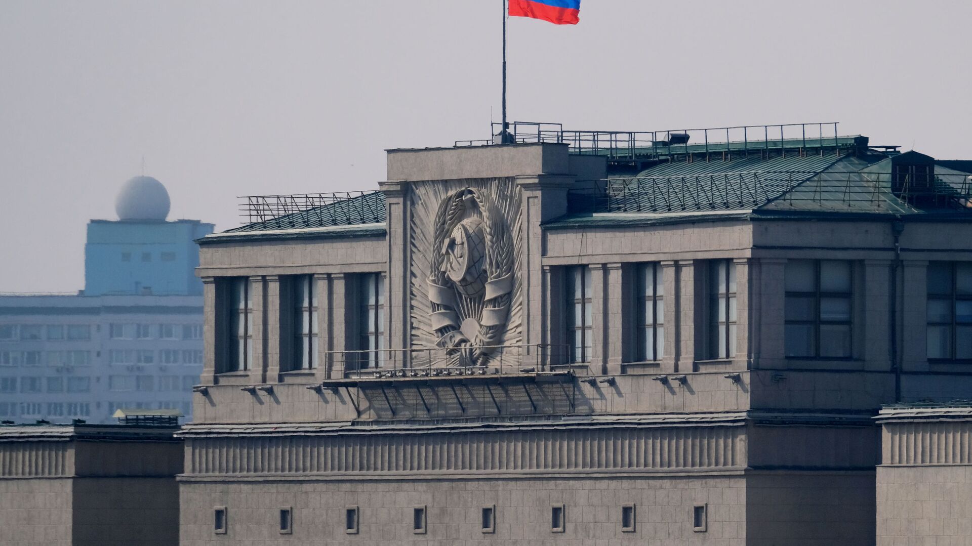Флаг на здании Государственной Думы РФ на улице Охотный ряд в Москве - اسپوتنیک افغانستان  , 1920, 11.02.2022