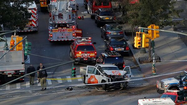 Police investigate a vehicle allegedly used in a ramming incident on the West Side Highway in Manhattan, New York, U.S., October 31, 2017. - اسپوتنیک افغانستان  