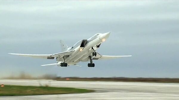 هواپیمای  TU- 22 روسیه هنگام فرود دچار سانحه شد - اسپوتنیک افغانستان  